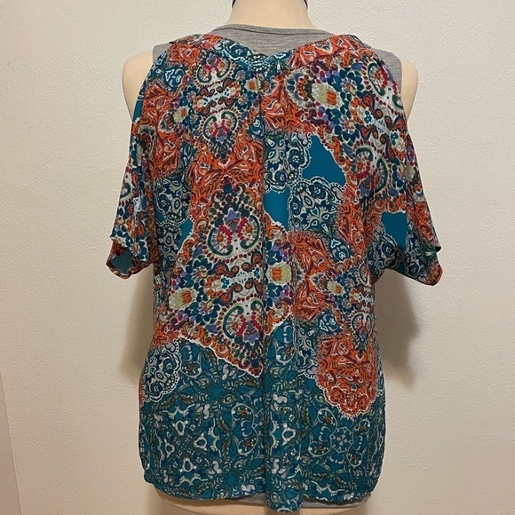 Collective Concepts Size Medium Cold Shoulder Short Sleeve Top - Picture 2 of 7